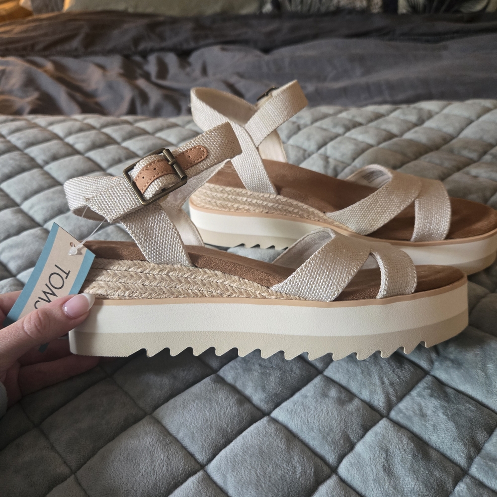 TOMS Women's Cream Sandals